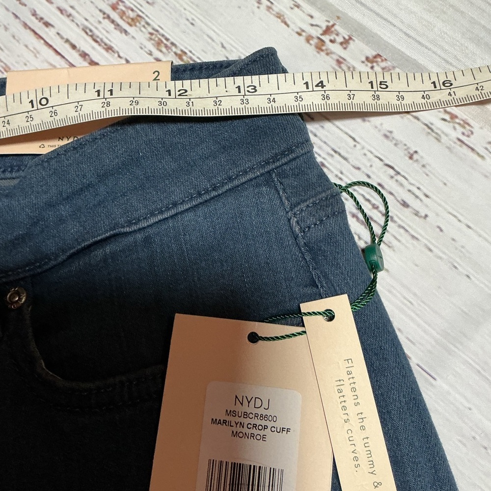 NWT NYDJ Marilyn Crop Cuff Monroe jeans. Size 2. - Picture 6 of 8